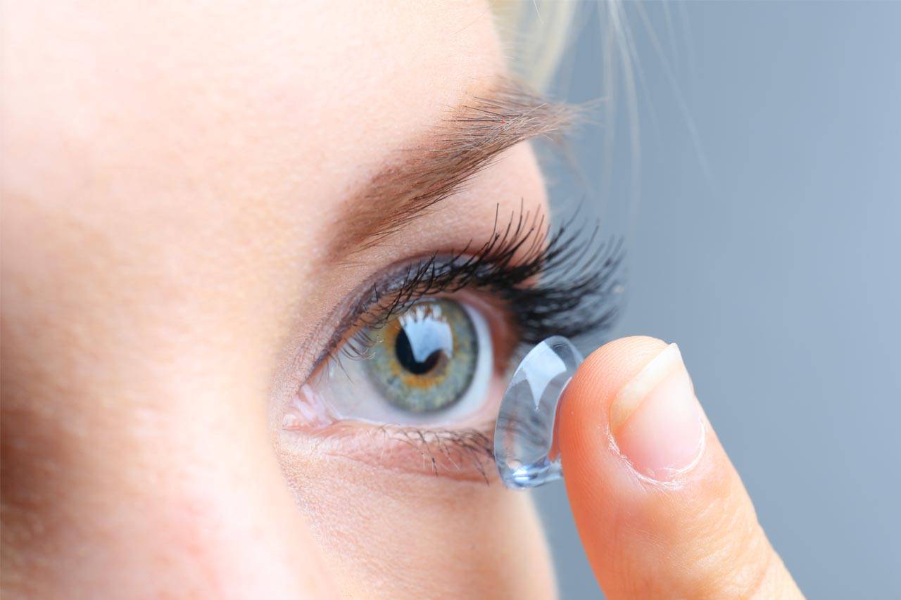 contacts_eye_close up woman